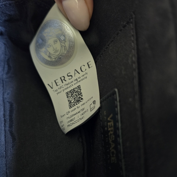 Versace Medusa Quilted Crossbody Camera Bag Black - Picture 13 of 15